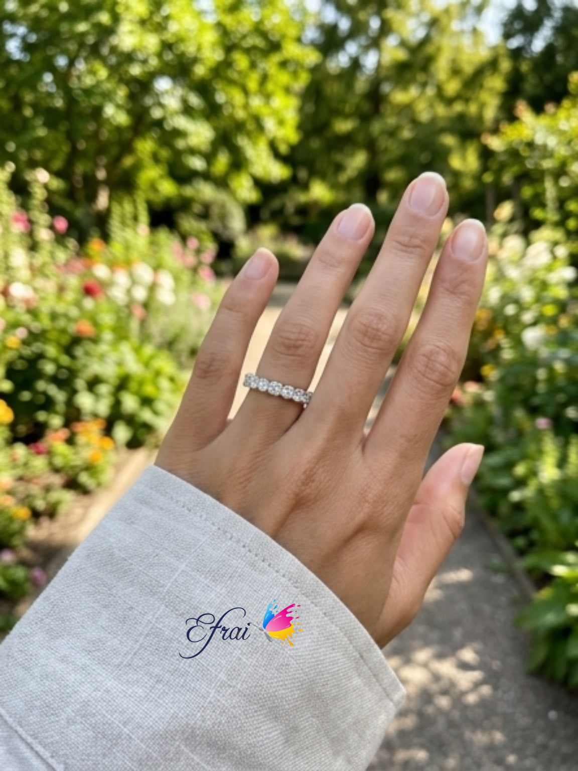Natural round brilliant diamonds band