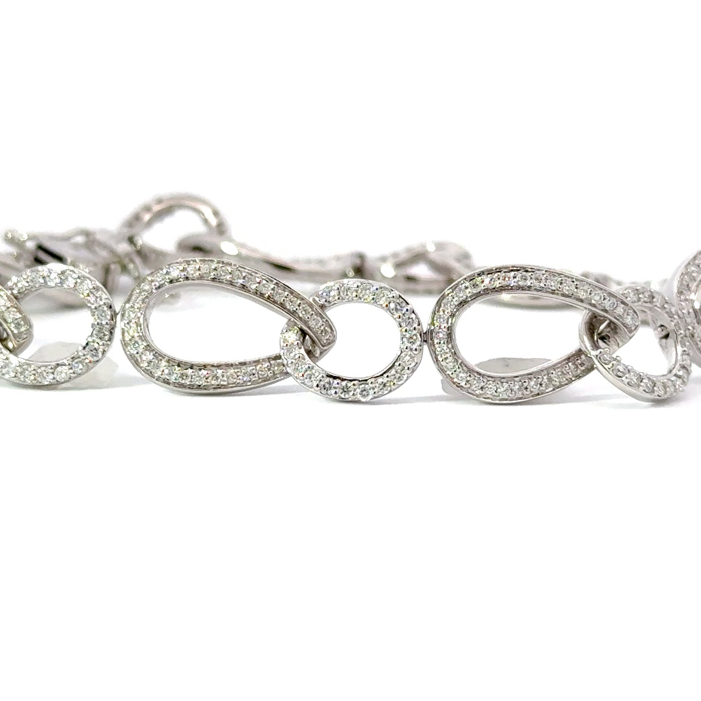 Elegant links of natural diamonds Bracelet