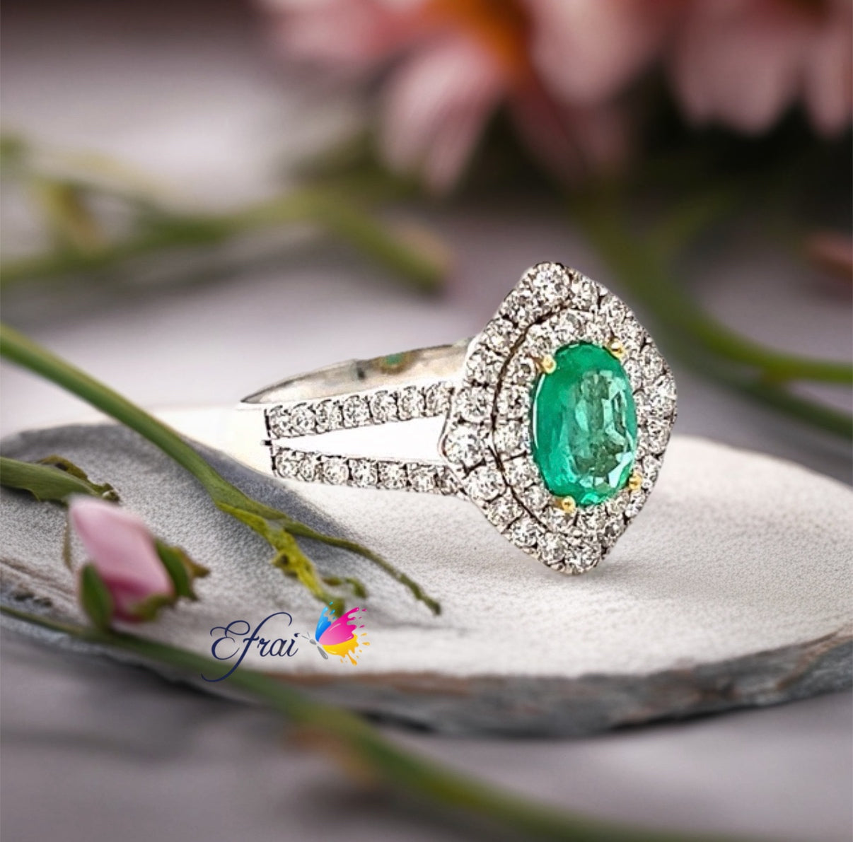 Oval emerald diamonds ring