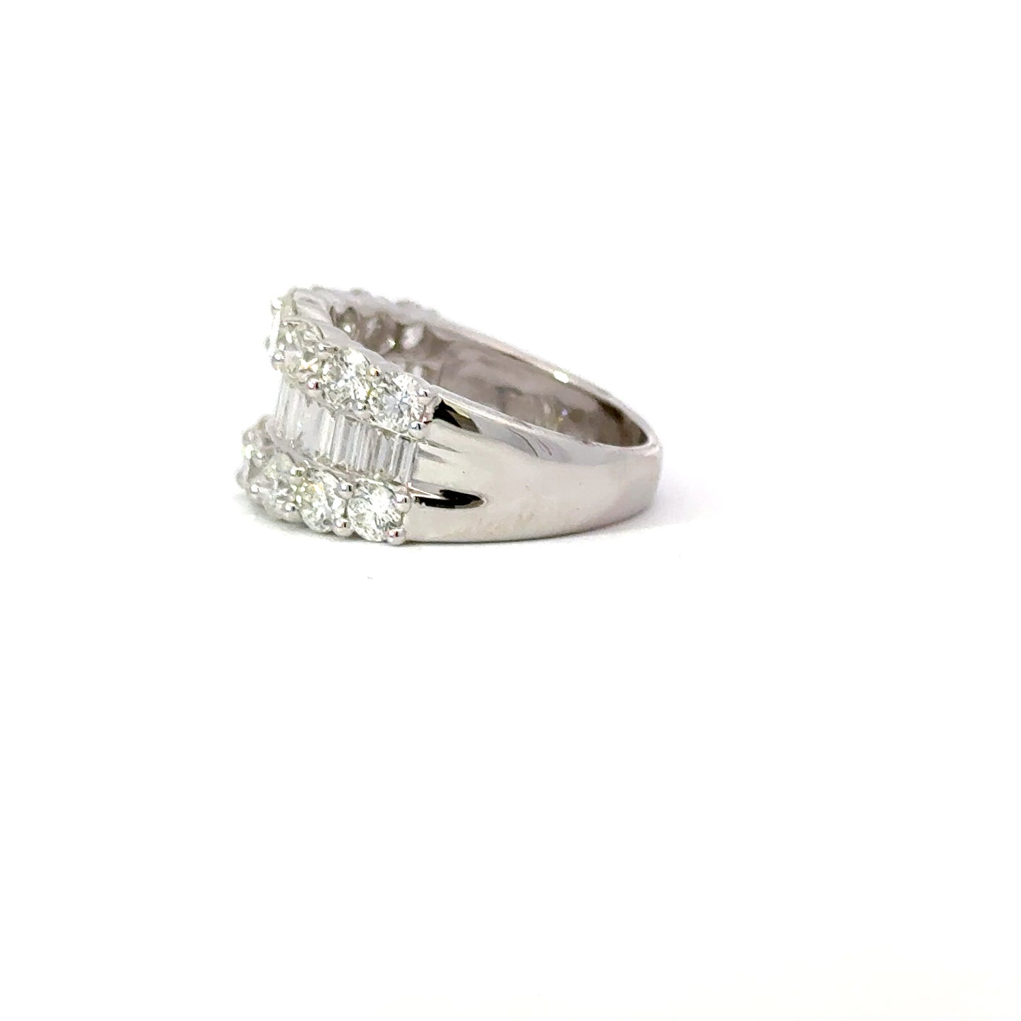 Elegant natural baguette and round Diamonds Ring