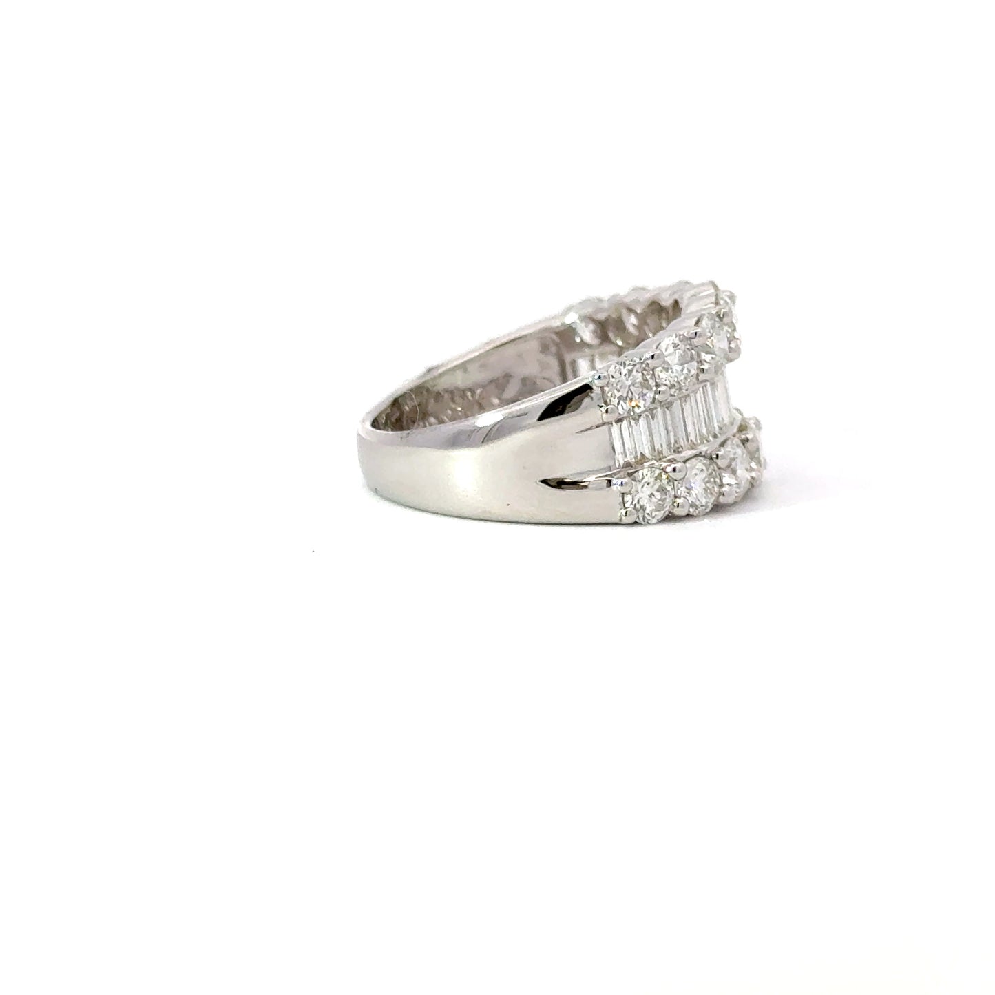 Elegant natural baguette and round Diamonds Ring