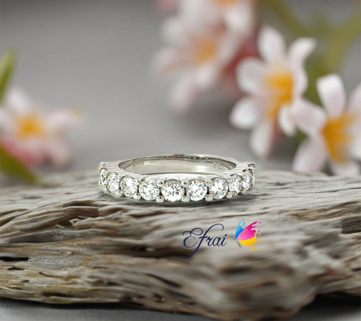 Natural round brilliant diamonds band