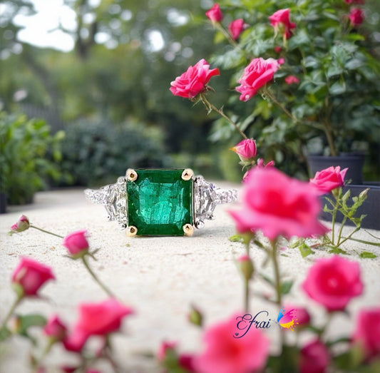 Gorgeous emerald and diamonds ring