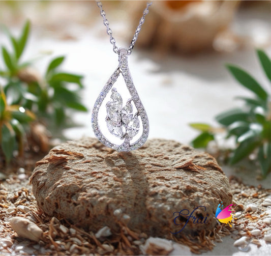 Exotic diamonds necklace