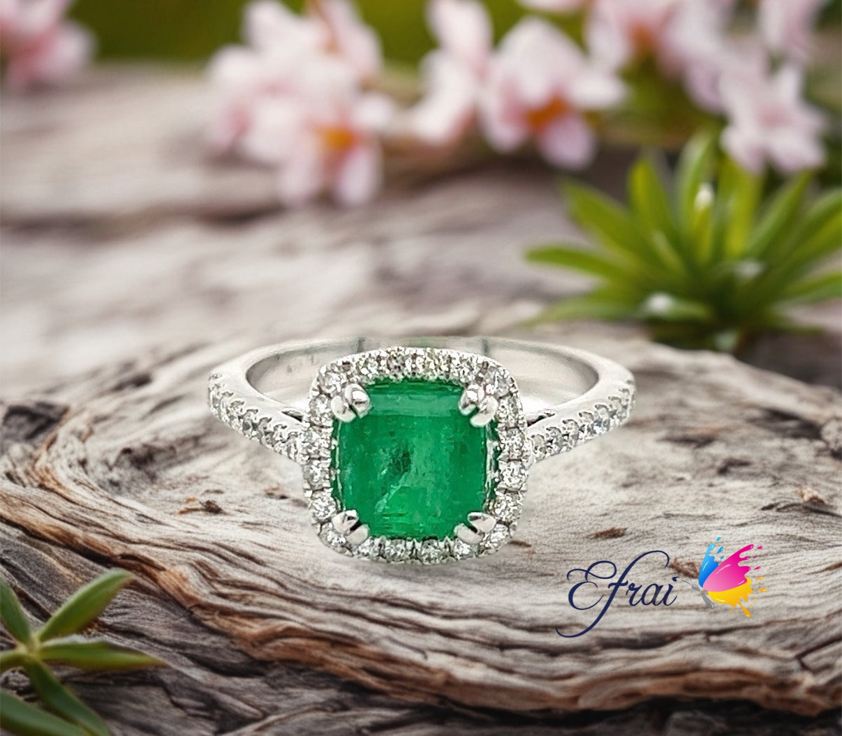 Emerald and diamonds ring