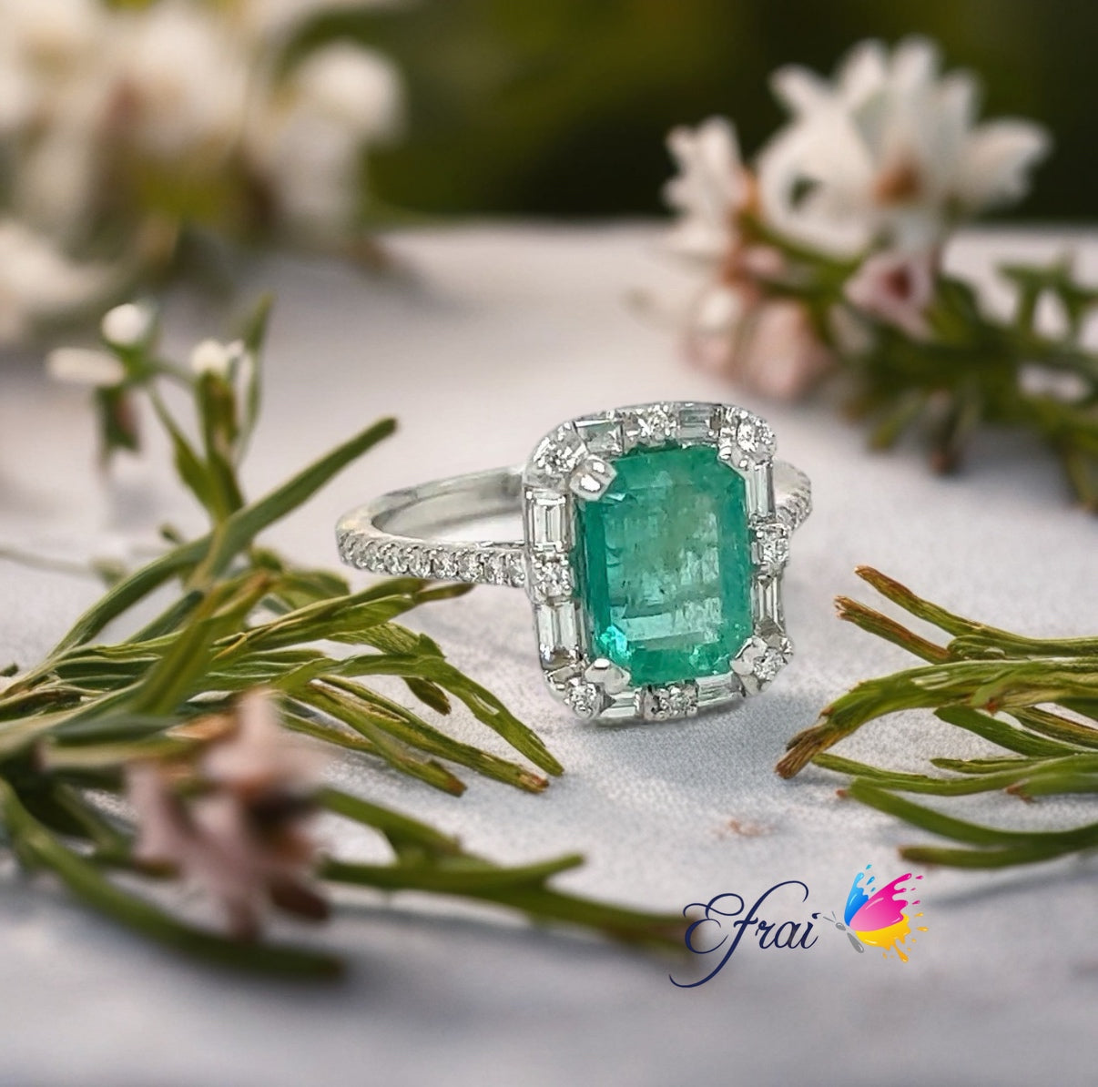 Natural green emerald and diamonds ring