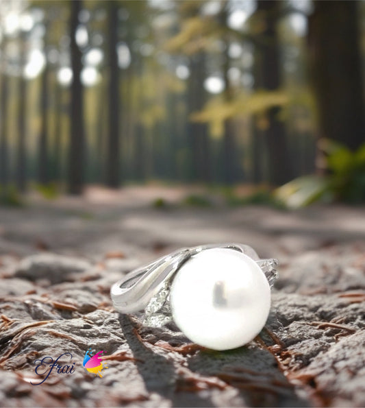 South Sea pearl and diamonds ring