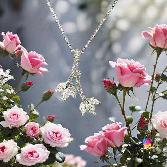 Diamond flowers necklace