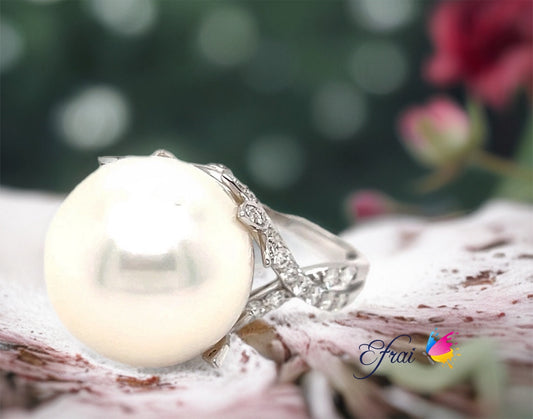 Exotic gorgeous pearl and diamonds ring