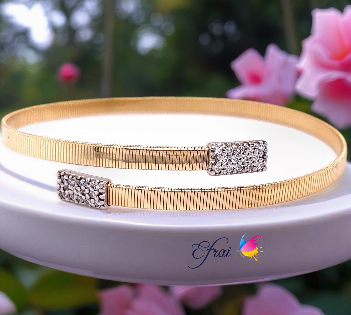 Gorgeous unique snake natural diamonds bangle