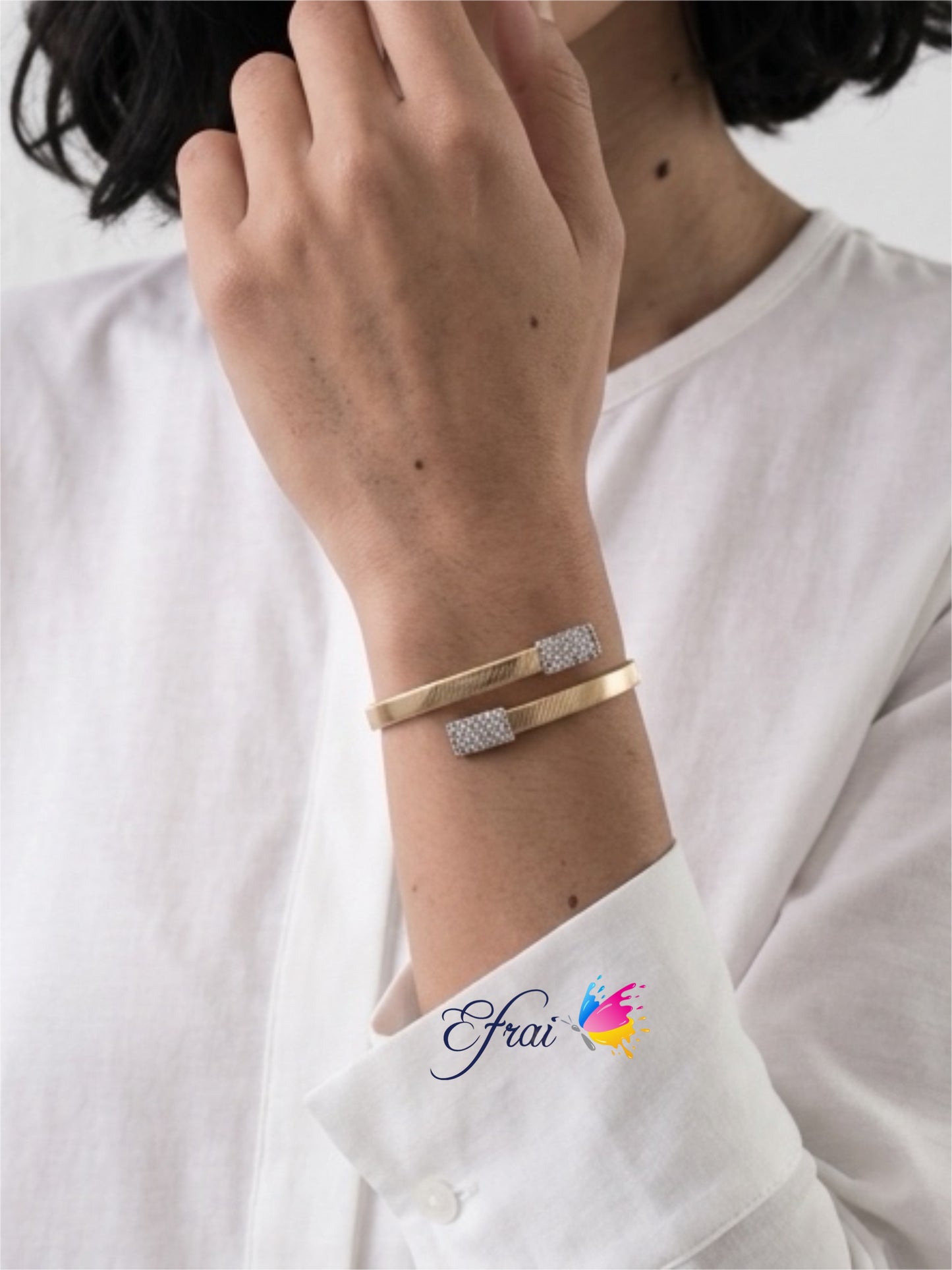 Gorgeous unique snake natural diamonds bangle
