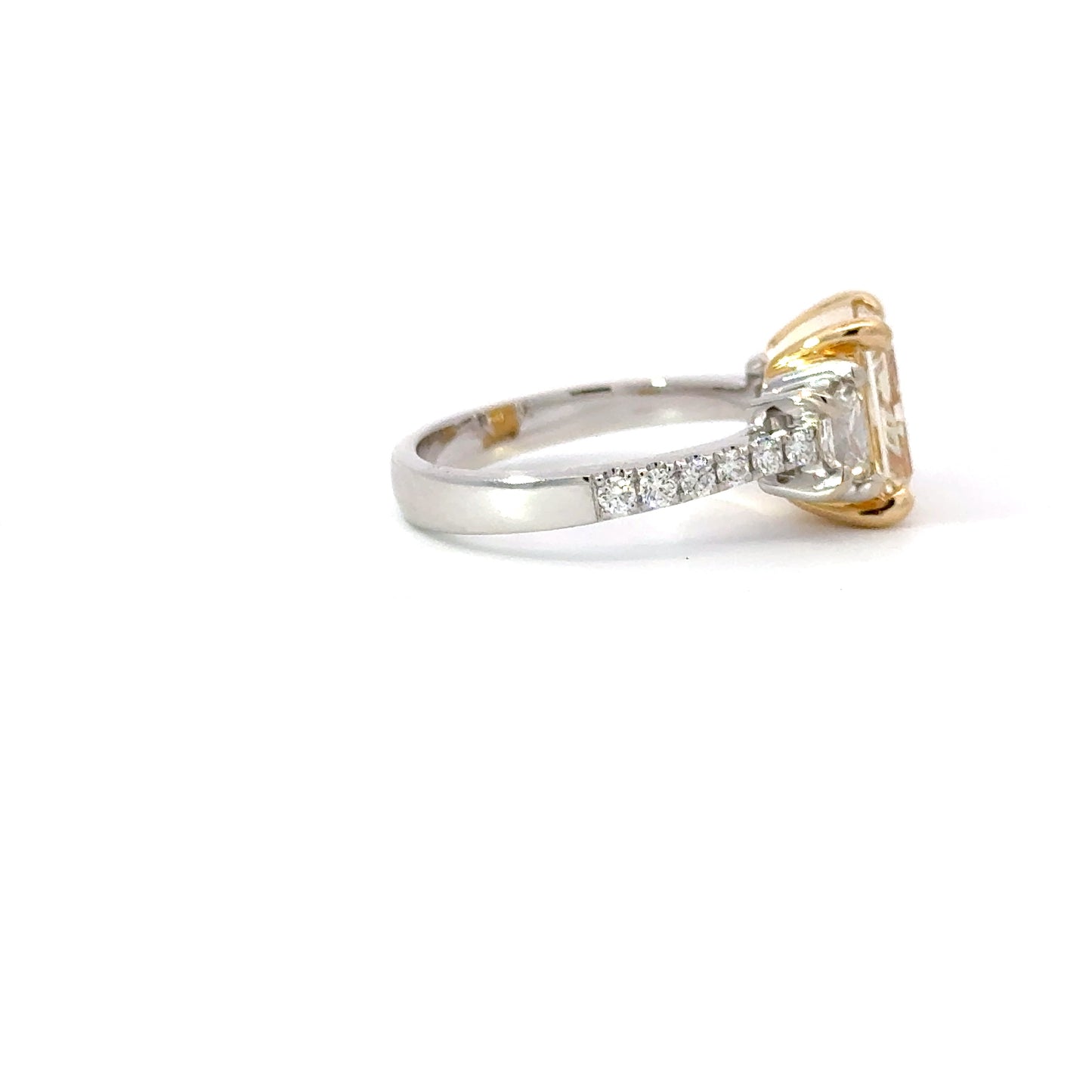 Stunning Certified natural Fancy yellow radiant diamond ring