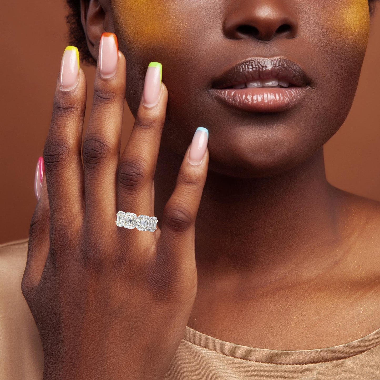 18K White Gold Eternity Ring with Natural Emerald and round brilliant Cut Diamonds