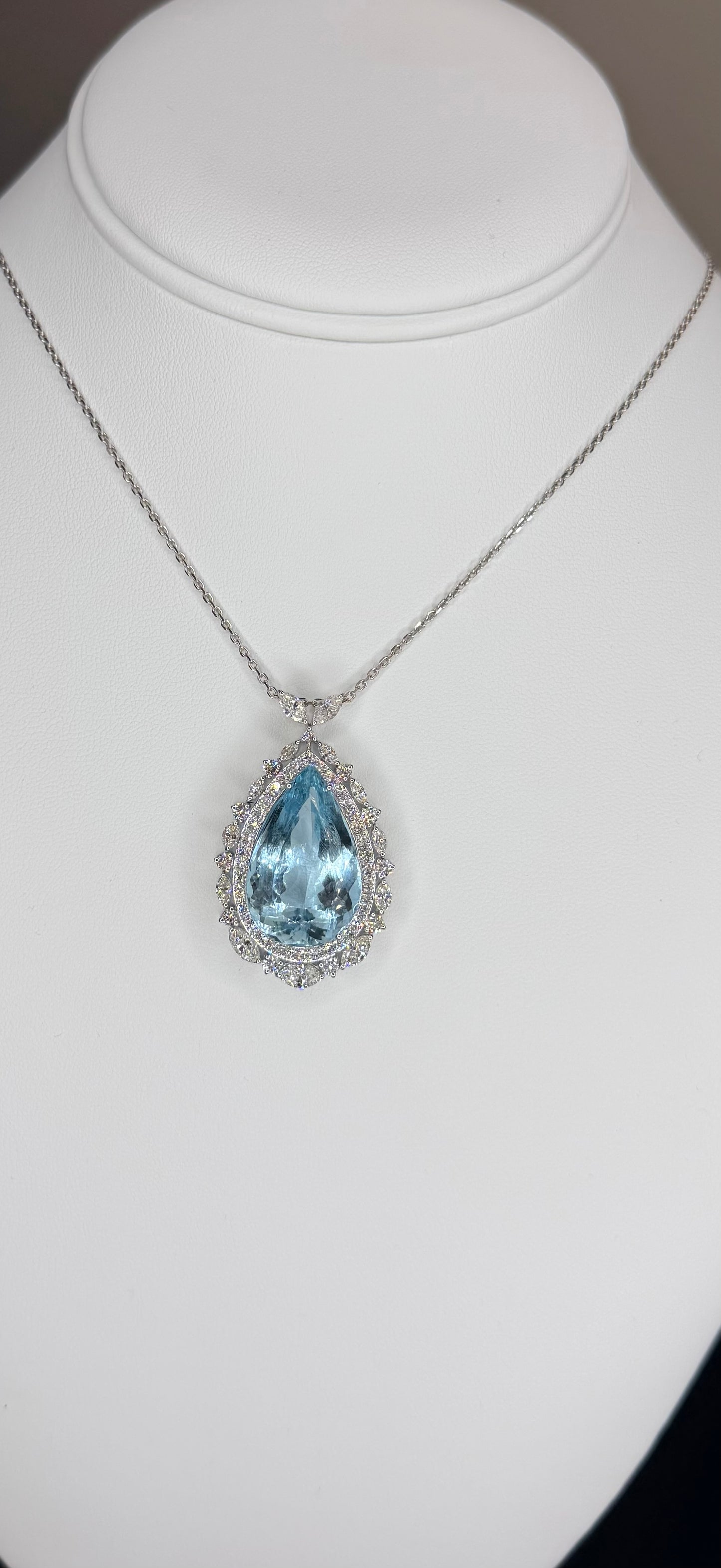 Natural Aquamarine and diamonds Necklace in 18K White Gold