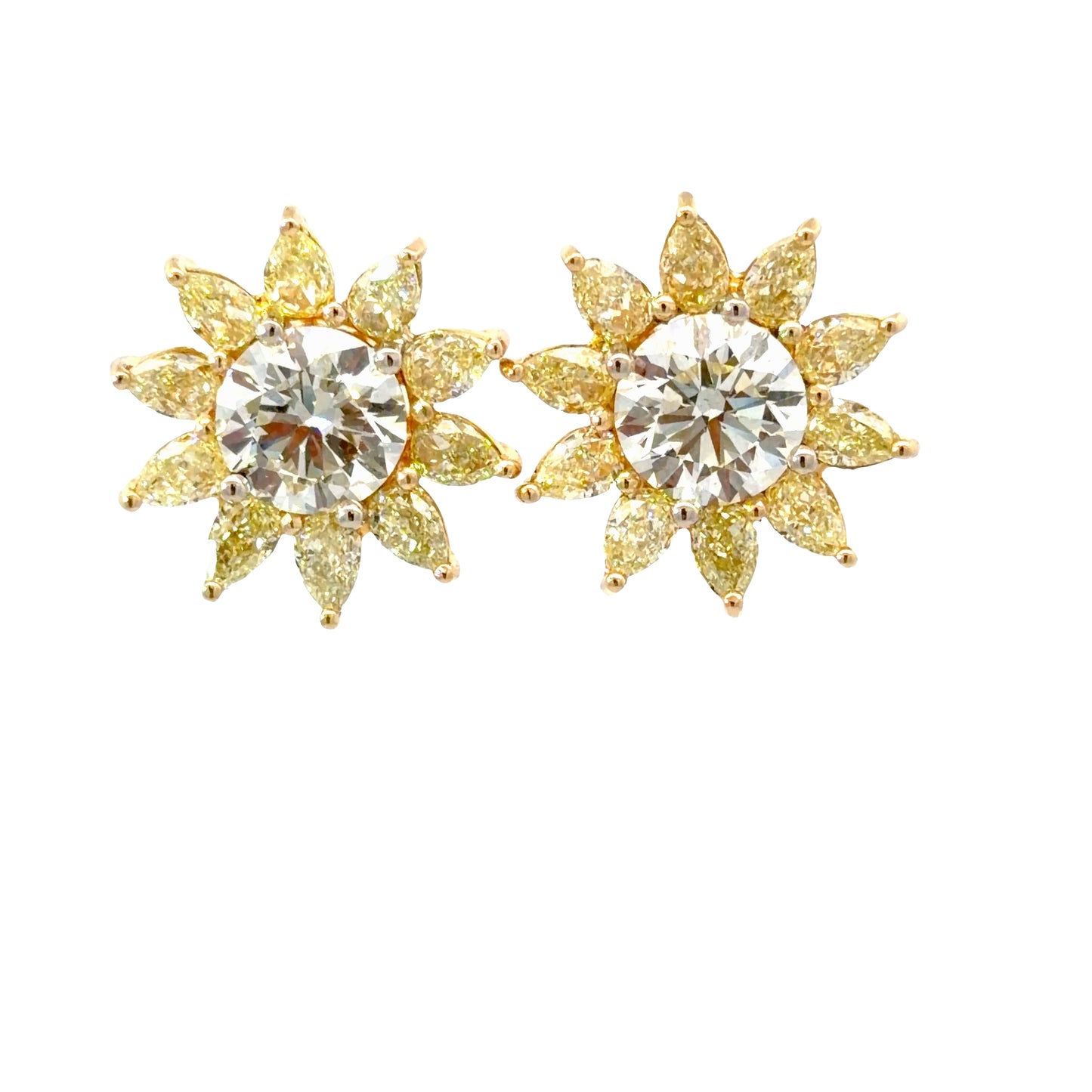 Exquisite Natural Round Brilliant Cut Diamonds  Stud Earrings in 18K Yellow Gold