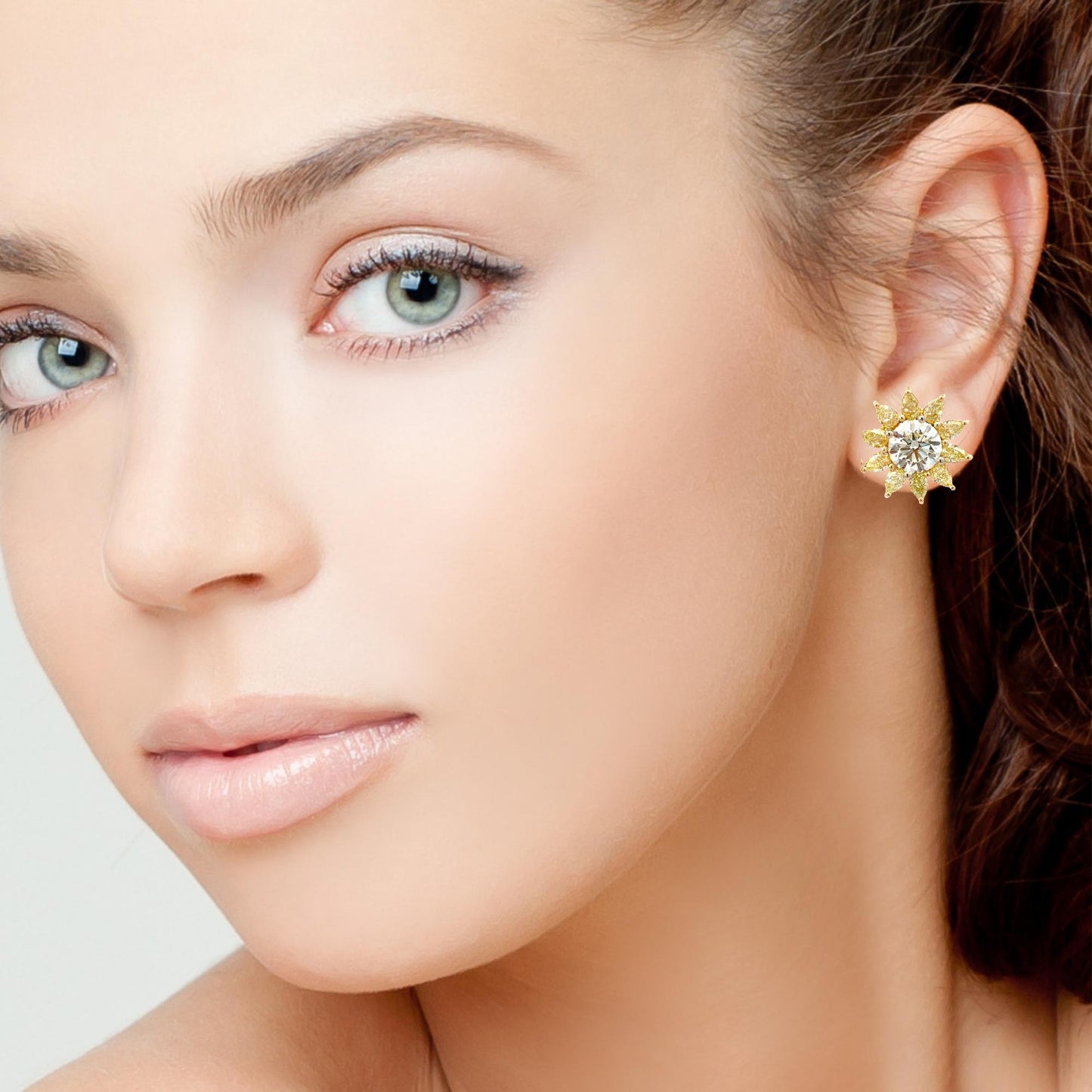 Exquisite Natural Round Brilliant Cut Diamonds  Stud Earrings in 18K Yellow Gold