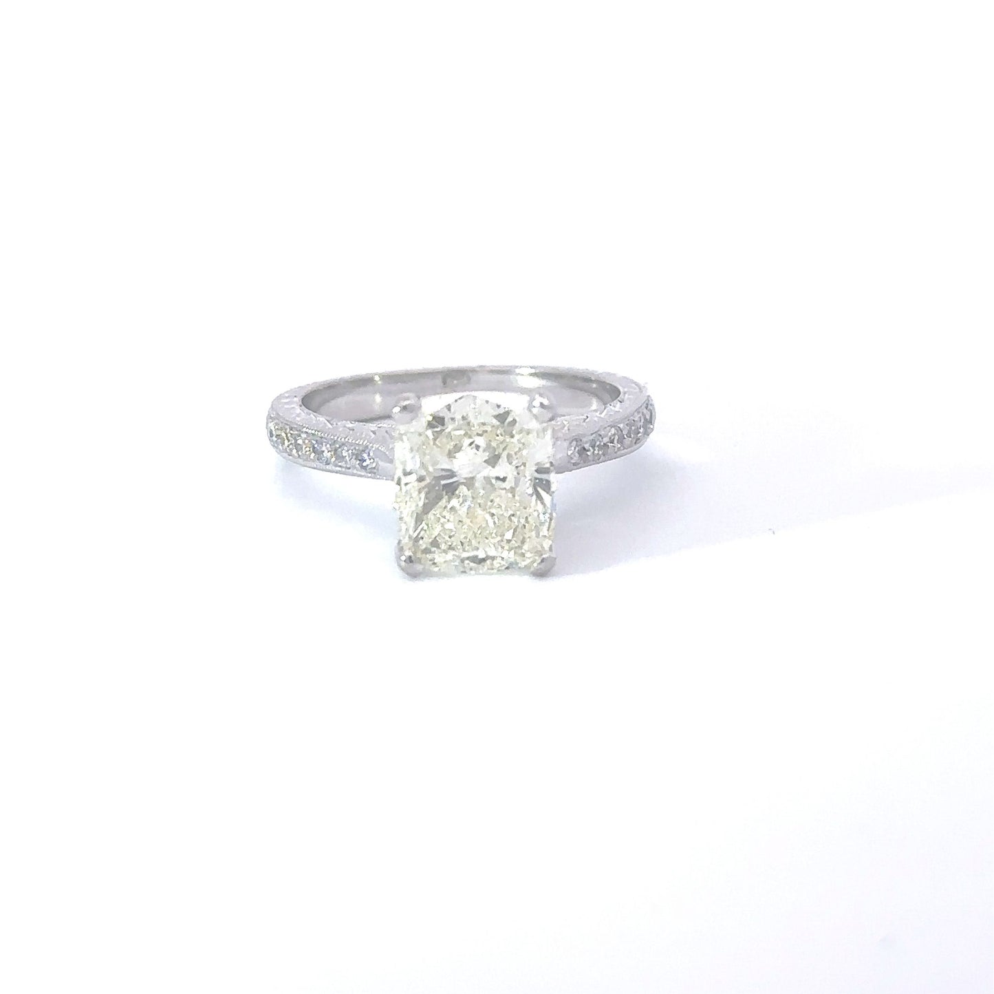 Cushion diamond center ring