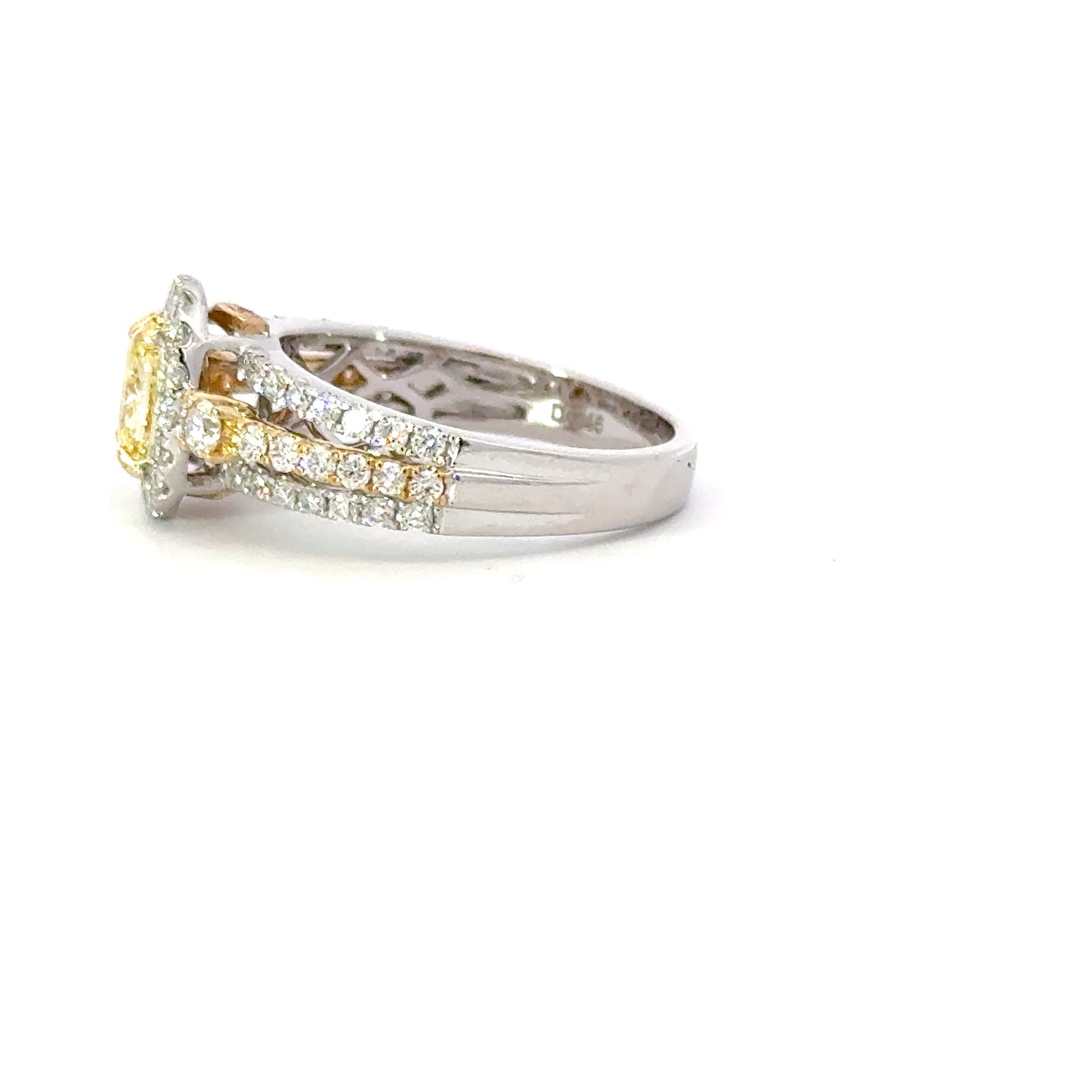 Elegant Natural GIA Fancy light yellow Oval diamond ring