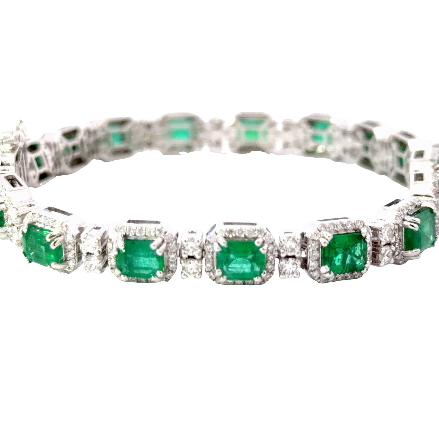 Elegant 18K White Gold Tennis Bracelet with Natural Emerald-Cut Emeralds and diamonds
