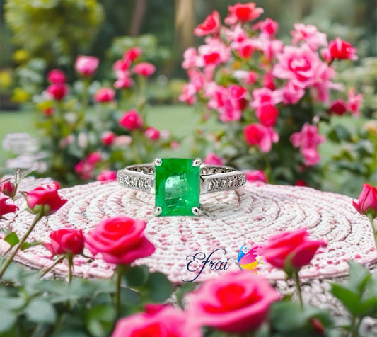Natural Colombian emerald and diamonds ring