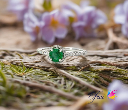 Dainty classy natural emerald and diamonds ring