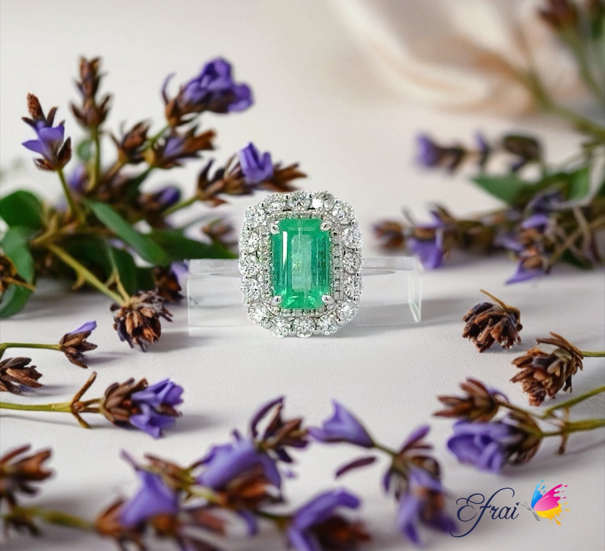 Gorgeous natural emerald and diamonds ring