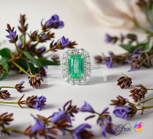 Gorgeous natural emerald and diamonds ring