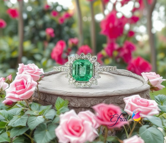 Gorgeous natural emerald and diamonds ring