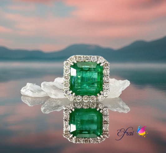 14K White Gold Natural Emerald and diamonds Cocktail Ring