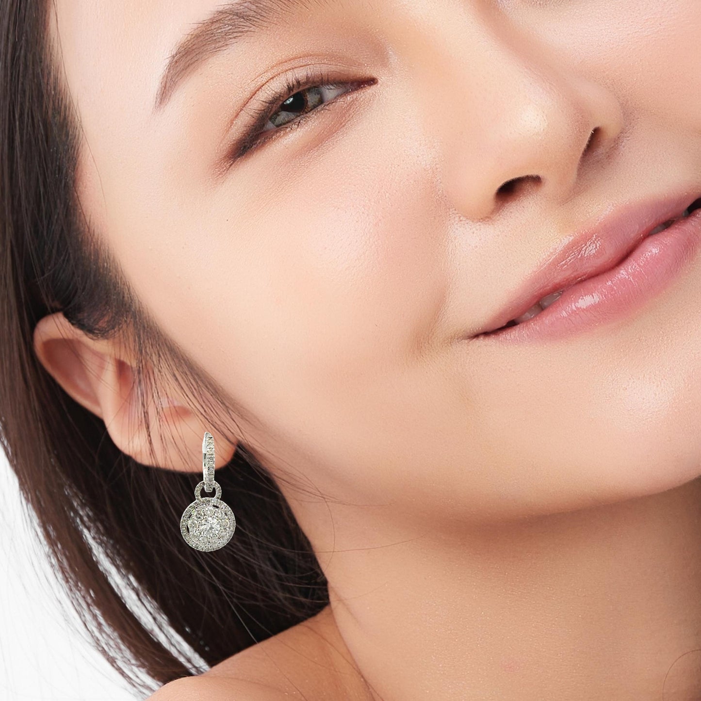 Gorgeous round diamonds earrings