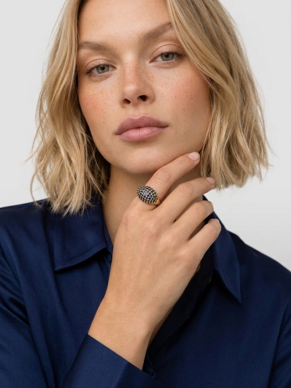 Blue sapphires signet rings