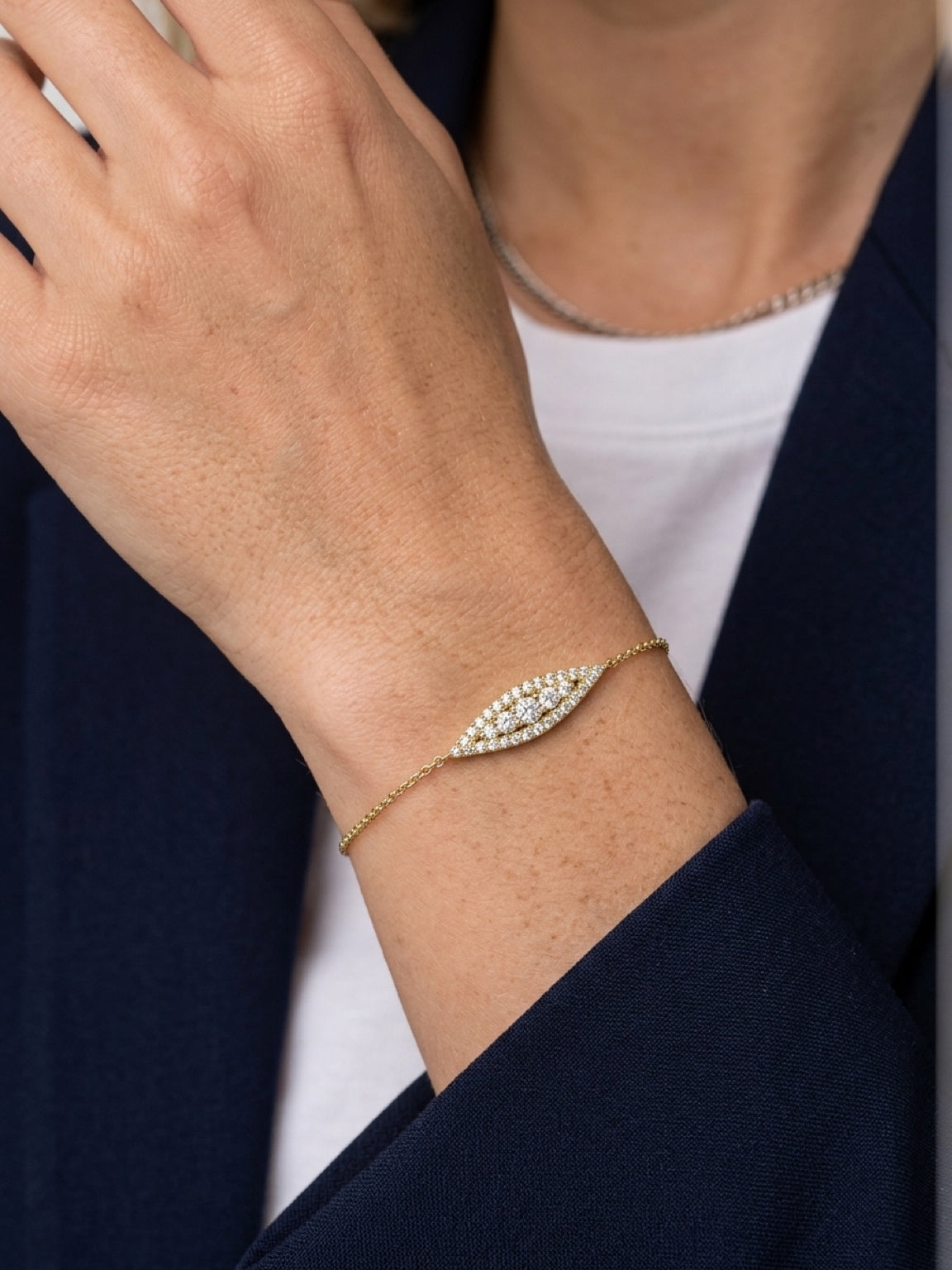 Classy dainty natural diamonds bracelet