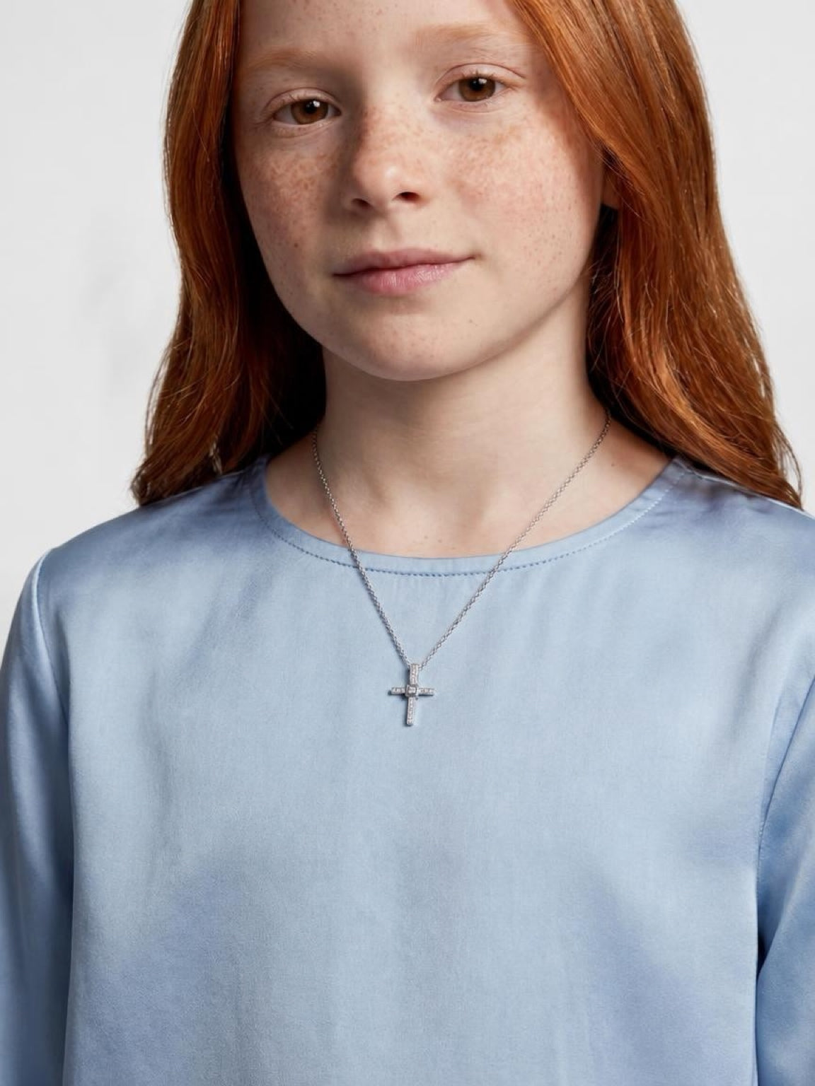Cross diamonds necklace