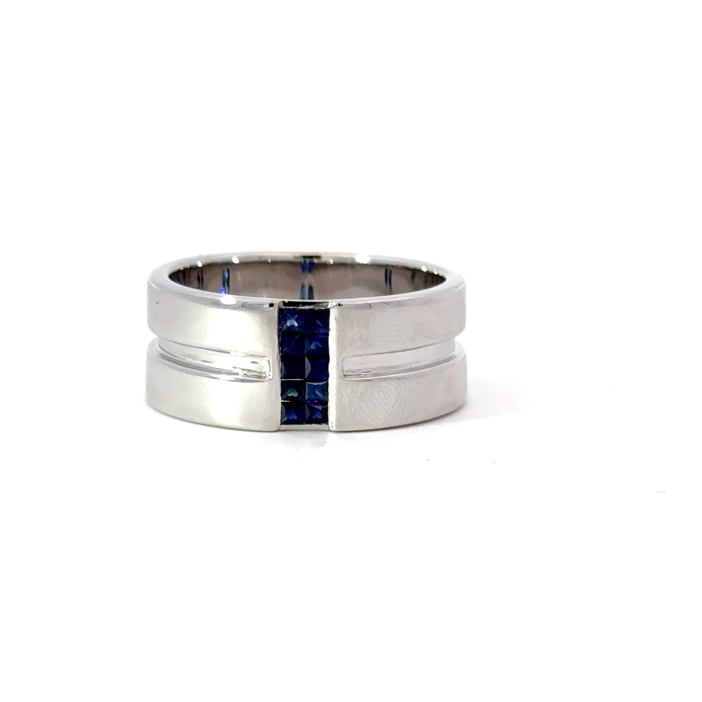 Elegant men's ring with natural blue sapphires