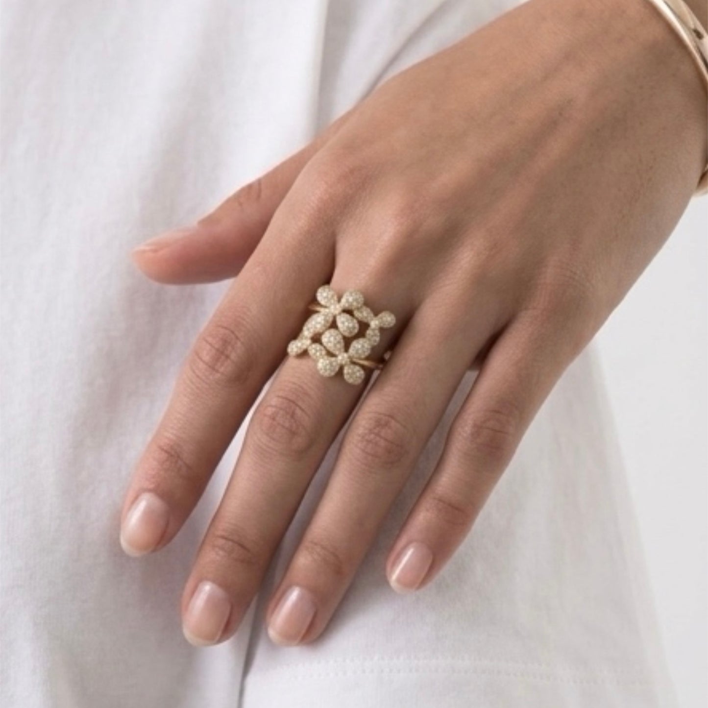 Gorgeous four Flowers full of natural diamonds ring