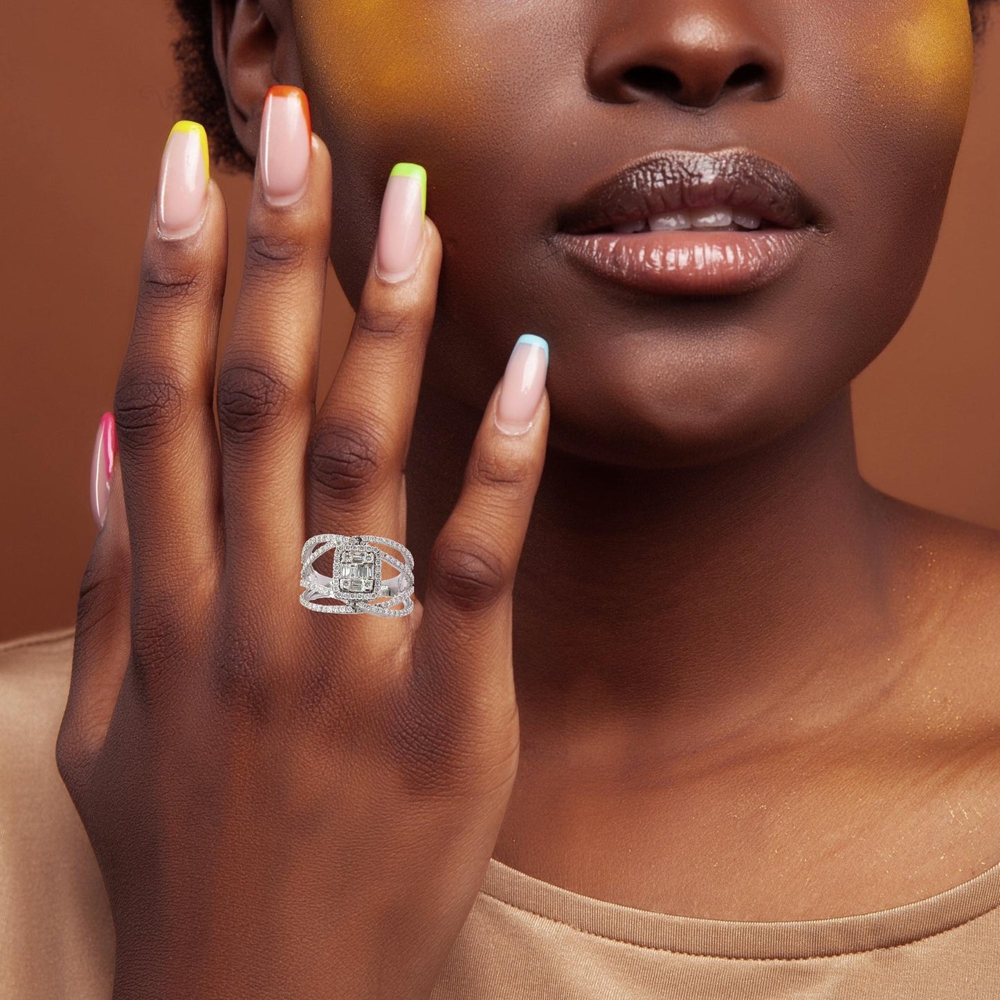 Unique sophisticated design in 18K and natural diamonds band