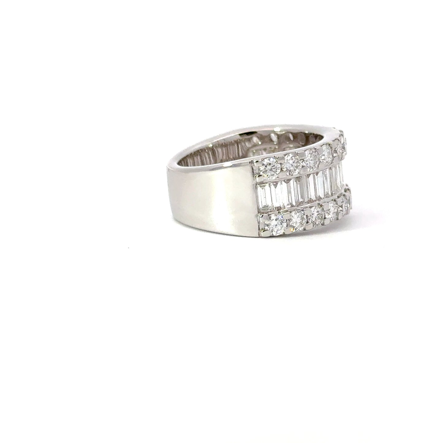 Elegant Natural Baguette and round Diamonds Ring