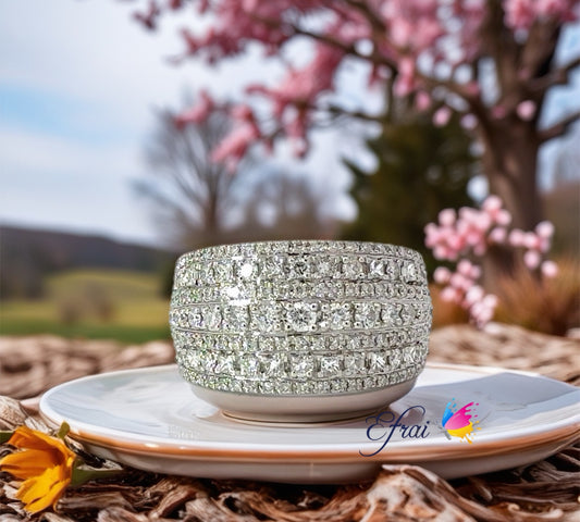 Exquisite natural diamonds band