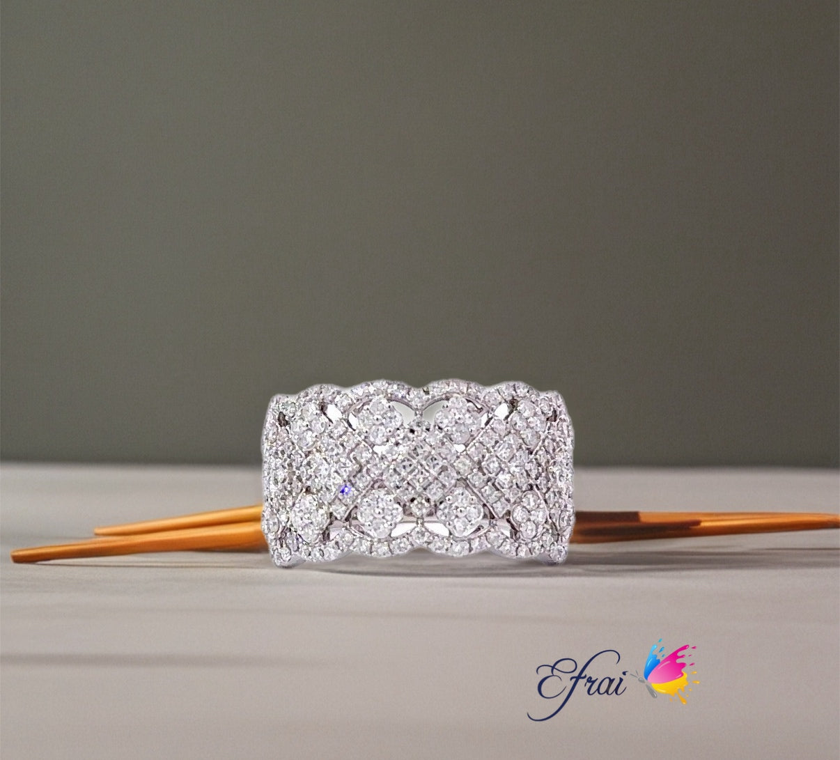 Gorgeous diamonds band