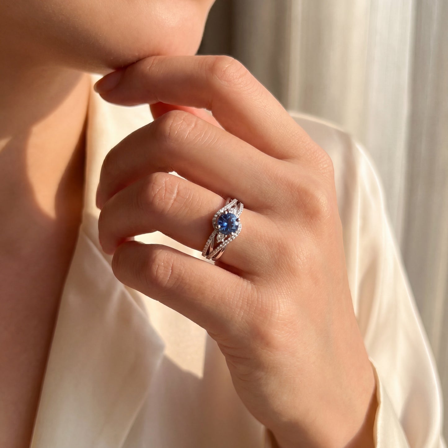 Natural round blue sapphire and diamonds ring