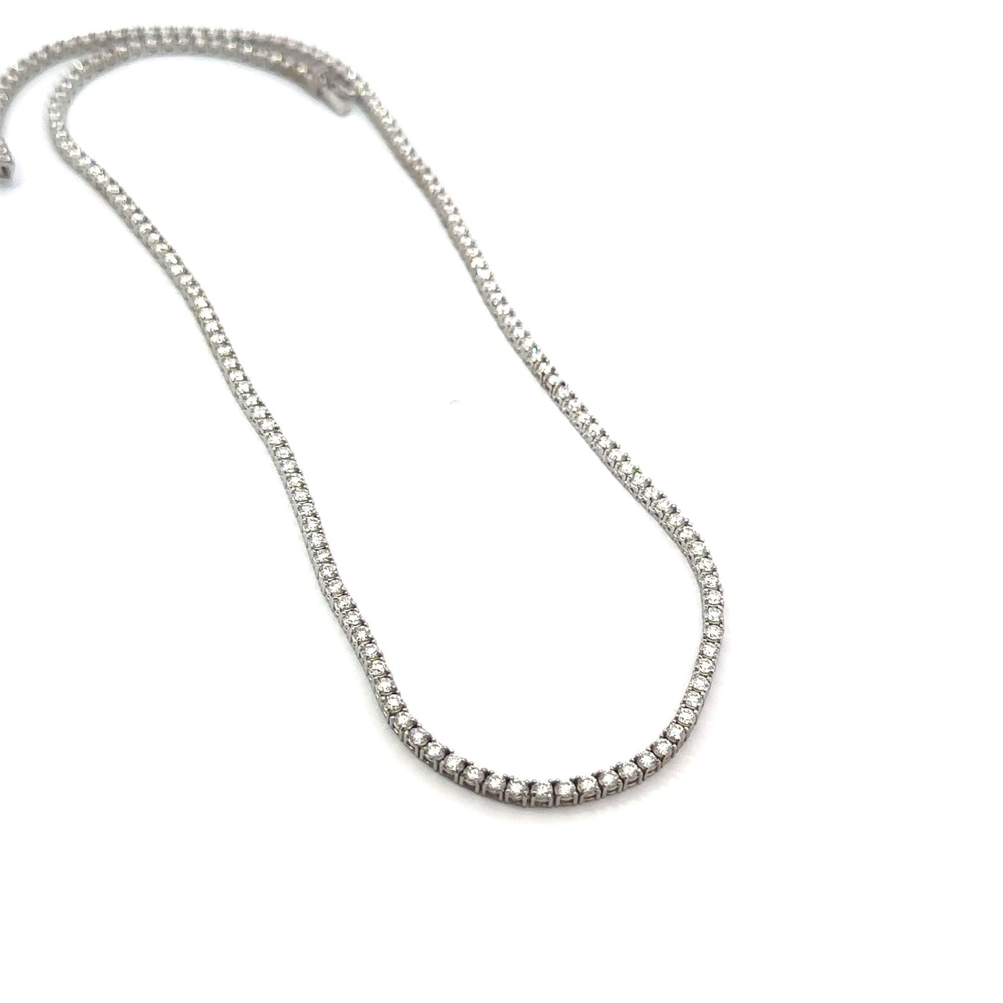 Classy diamonds tennis necklace