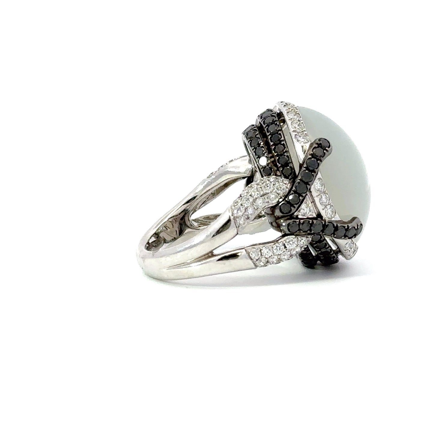 Magnificent uniquely designed natural moonstone and diamonds ring